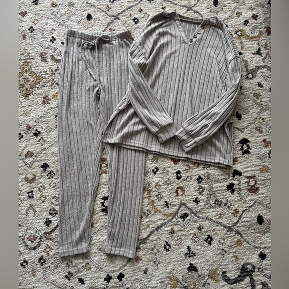 Cozy Ribbed Lounge Set - Picture 5 of 6